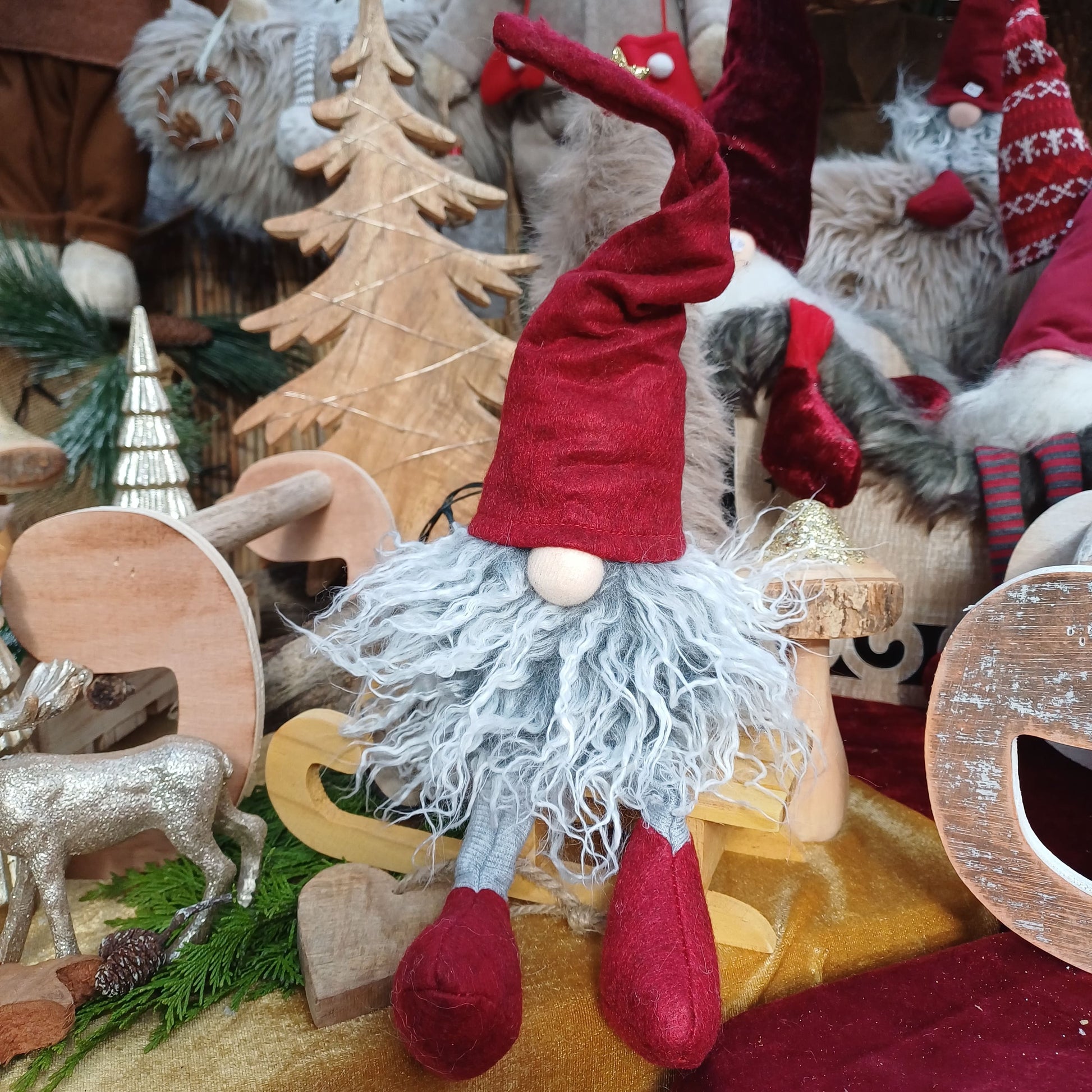 Der alte Klassiker ist zurück. Endlich haben wir diesen Wichtel mit Schlenkerbeinen wieder bekommen. Ihn gibt es auch noch in grün.