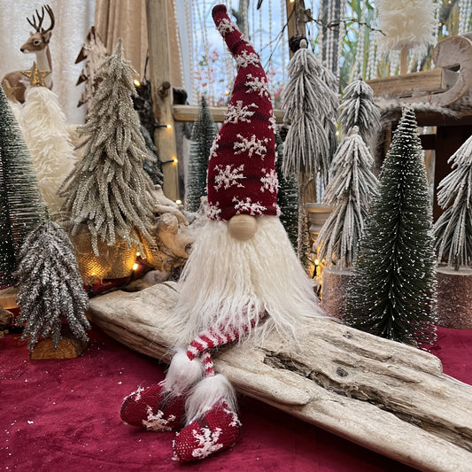Wichtel Kantenhocker Santa mit Schneeflocken - Nikolaus - Dieser Wichtel ist nicht nur wegen seiner Größe ein echter Hingucker! Sein langer, gewellter Fellbart sowie die Farbkombination aus dunklen Rottönen und weiß strahlen pure Eleganz aus.