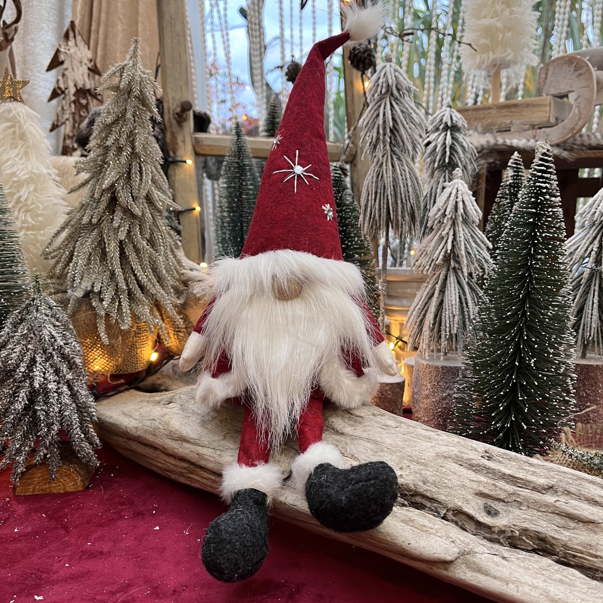 Wichtel Kantenhocker Santa - Nikolaus - Der Wichtel besteht aus einem strapazierfähigen Polyesterfilzmaterial, einer Holznase und Straßsteinen auf der Mütze