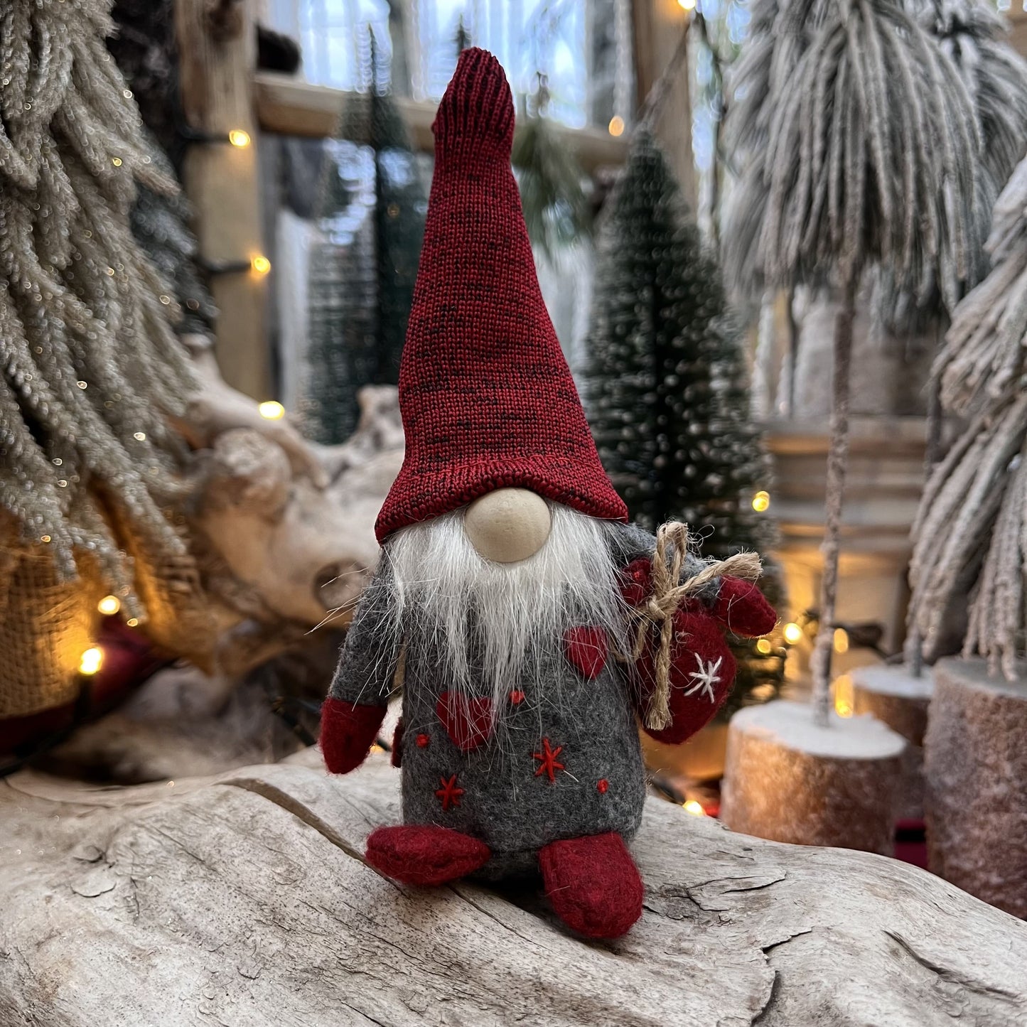 Wichtel Santa mit Geschenkesack und Holznase in 2 Größen - In Kombination bilden die beiden Wichtel das perfekte Paar