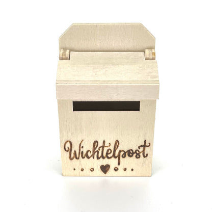 Briefkasten "Wichtelpost" - Brandmalerei - Holz - 4,6 x 6,9 x 2,6 cm